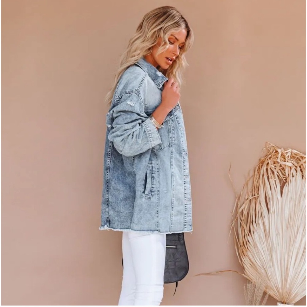 SOLD! Taking to consignment 7/31 Vici Layne distressed denim Jean jacket - Picture 9 of 16